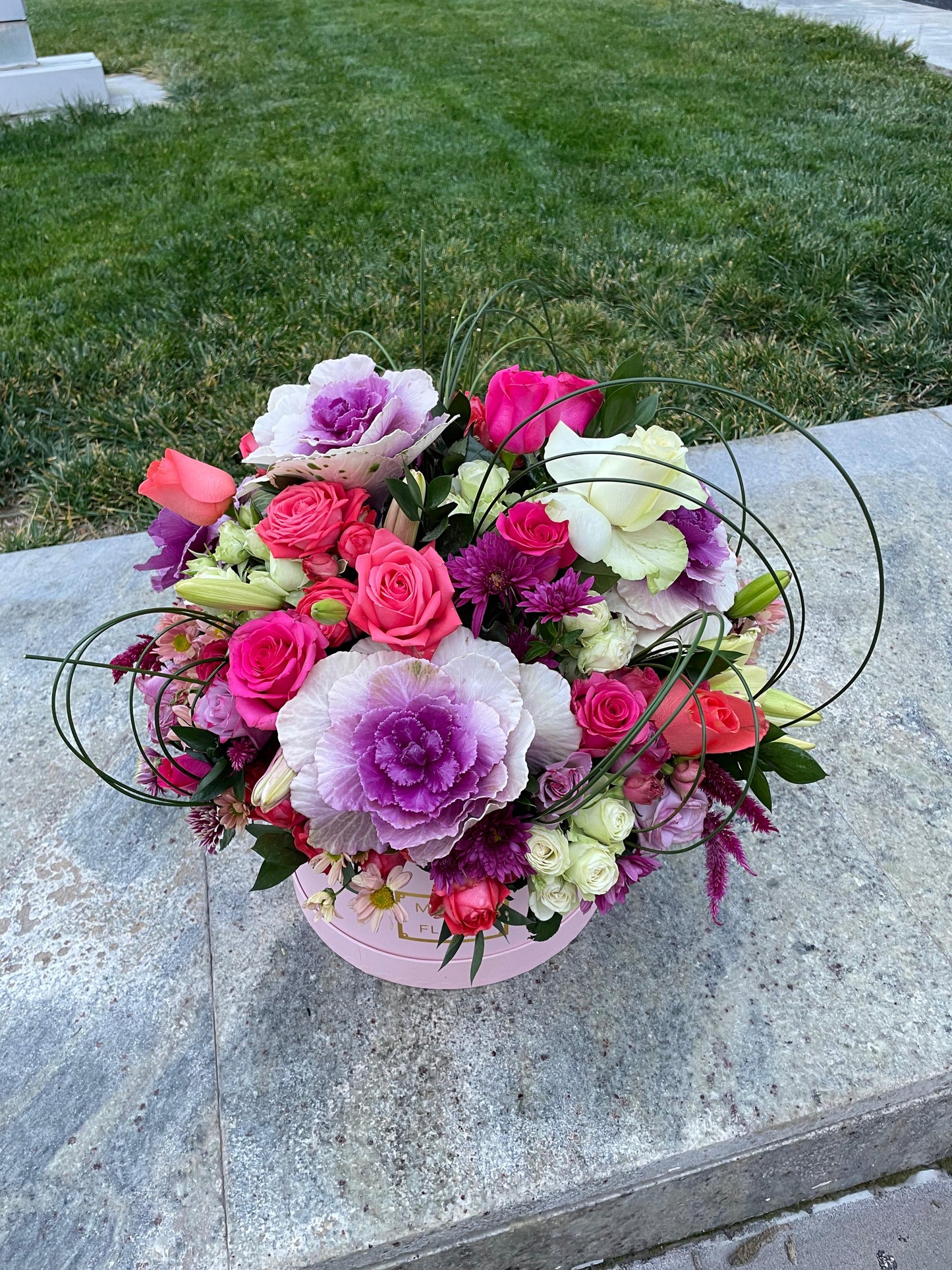 Mixed colorful roses box ..