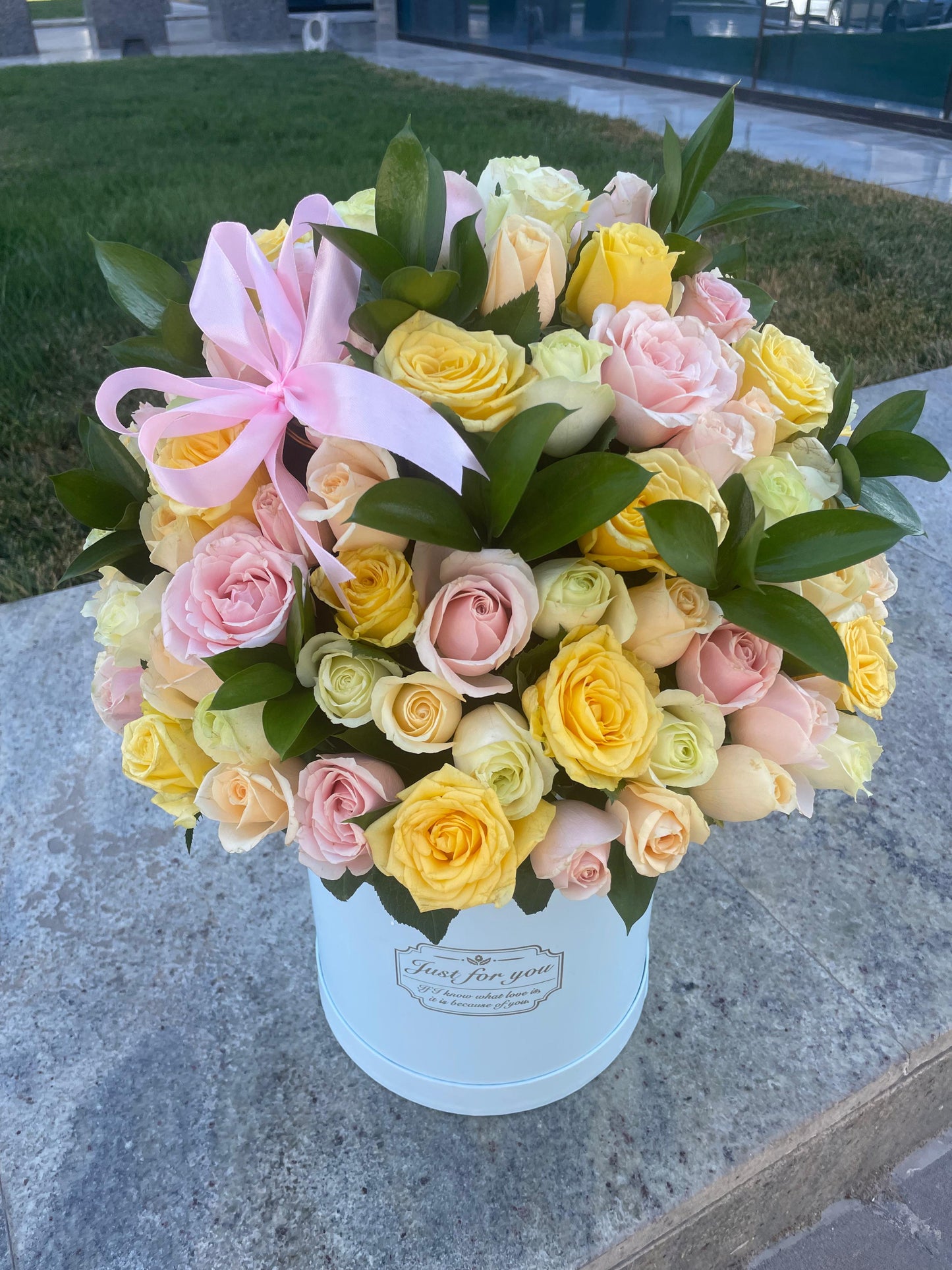 Mixed Roses Box ..