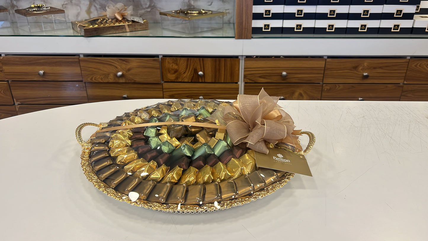 2.85 kg of mixed chocolate in an elegant “Al-Saif” gold tray